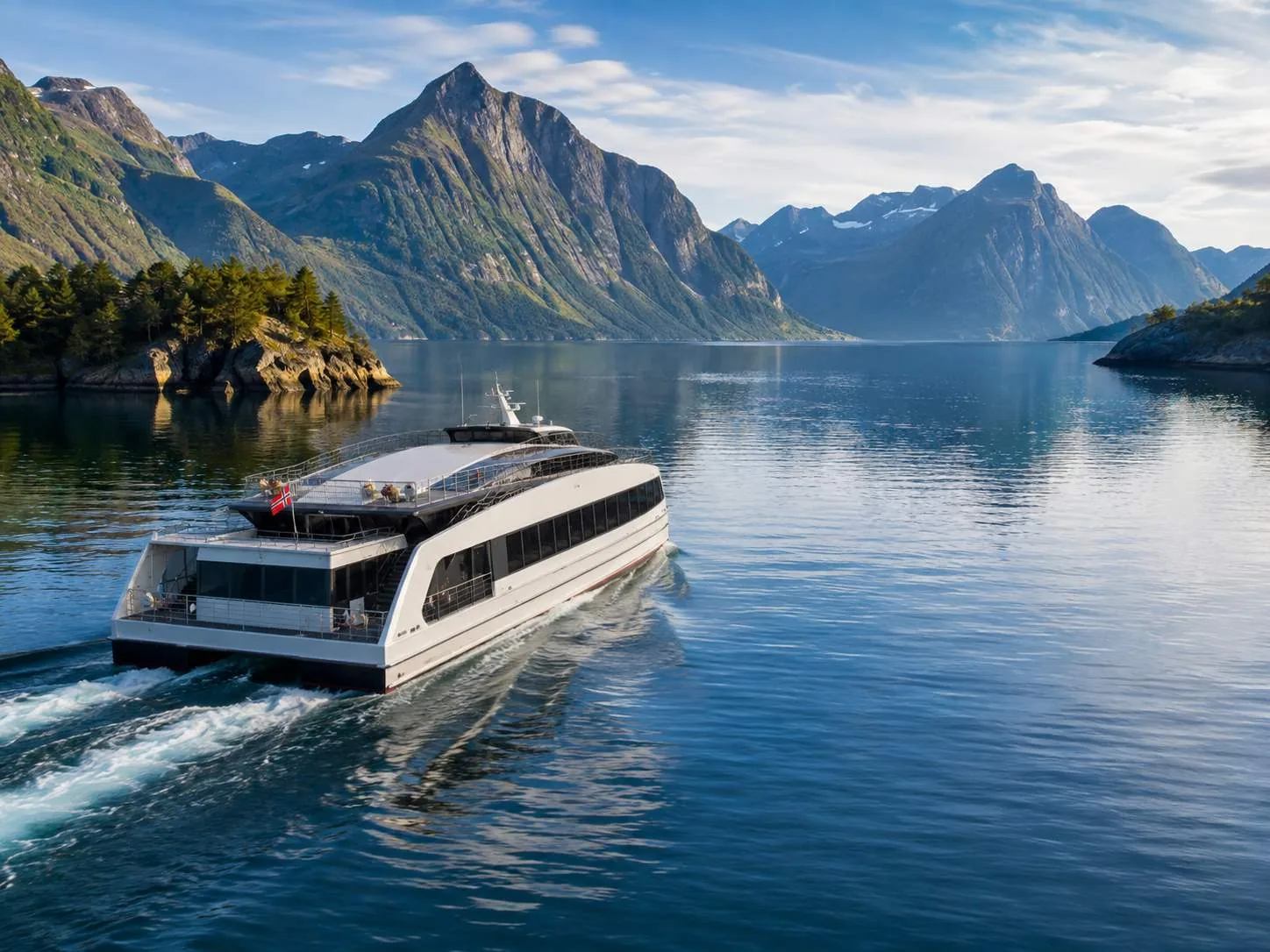 Ålesund – Geirangerfjord-Rundfahrt mit dem Hybrid-Elektroboot